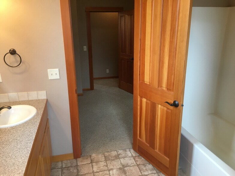 Building Photo - 91351 Donna Rd