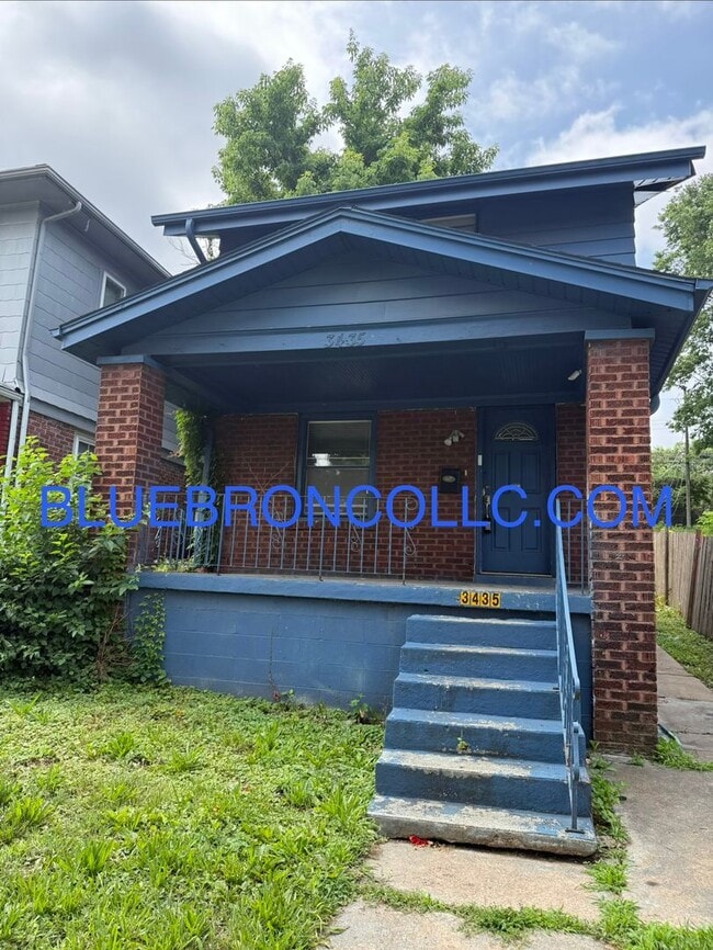 Building Photo - Newly renovated Cute 2 bedroom 1 bathroom home.