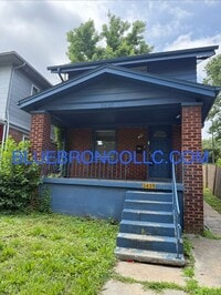 Building Photo - Newly renovated Cute 2 bedroom 1 bathroom home.