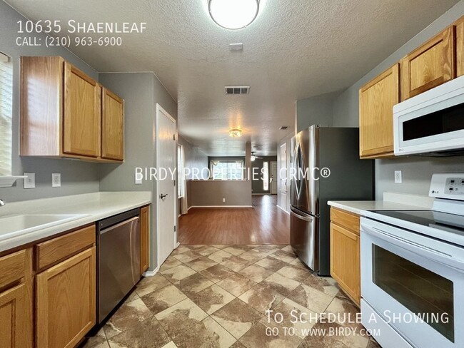 Building Photo - "Charming 3-Bedroom Oasis with 2 Full Bath...