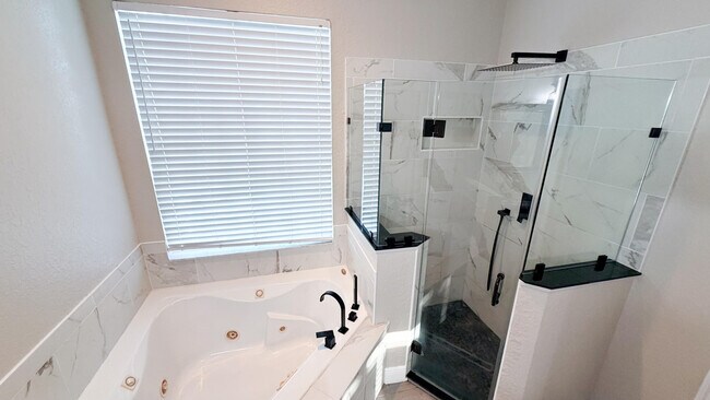 Building Photo - 4002 SW Jarmer Rd