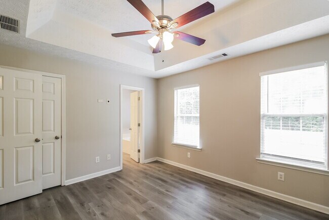 Building Photo - 25 Woodland Dr