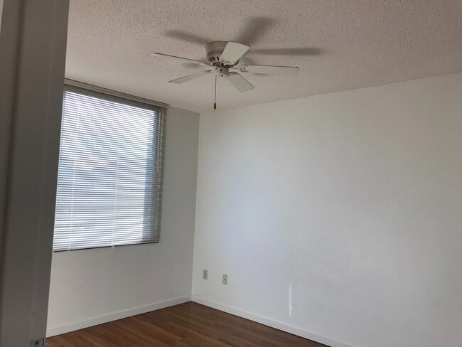 Building Photo - Breathtaking mountain view, 1 bdrm, 1 bath...
