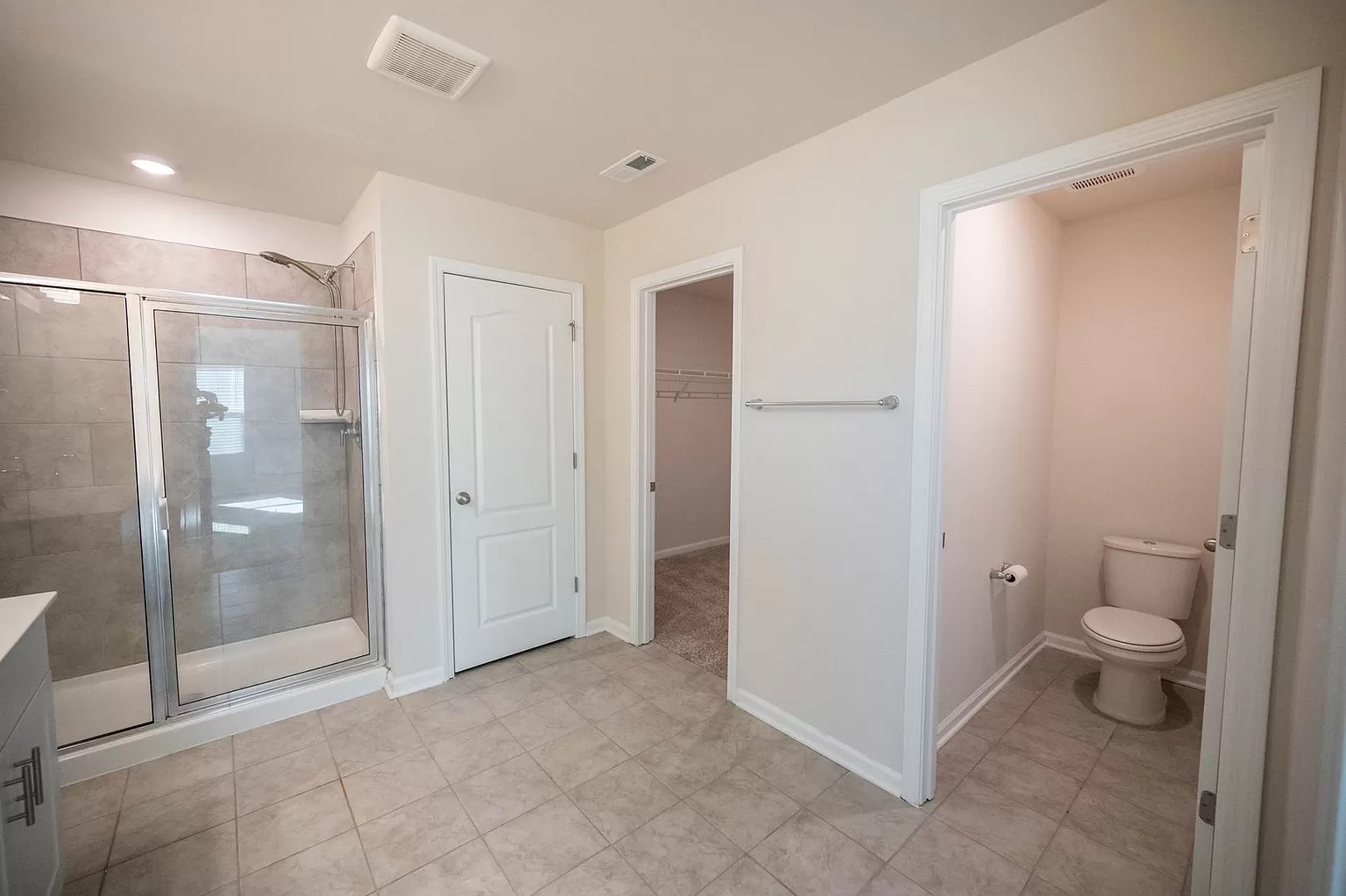 Building Photo - Room in House on Lake Barkley Way