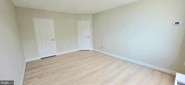 Building Photo - 3705 S George Mason Dr
