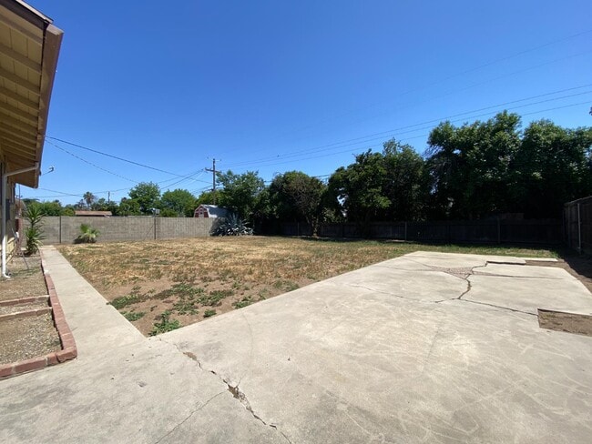 Building Photo - 4734 E Princeton Ave