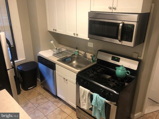 Building Photo - 2031 Locust St