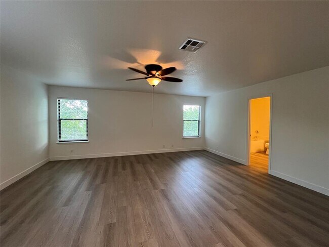 Building Photo - 821 New Bridge Dr