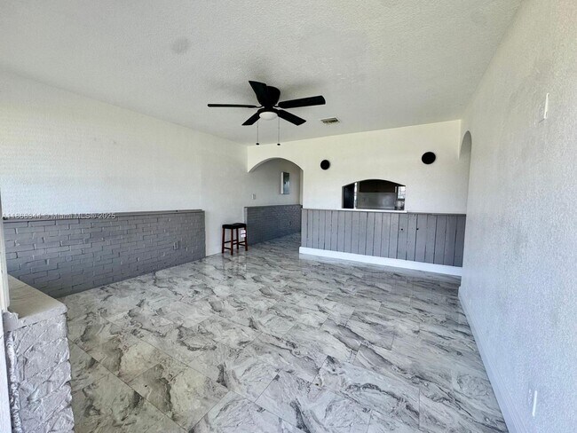 Building Photo - 4119 SW 49th St