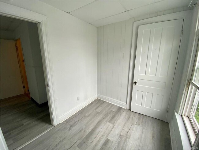 Building Photo - 1112 State St