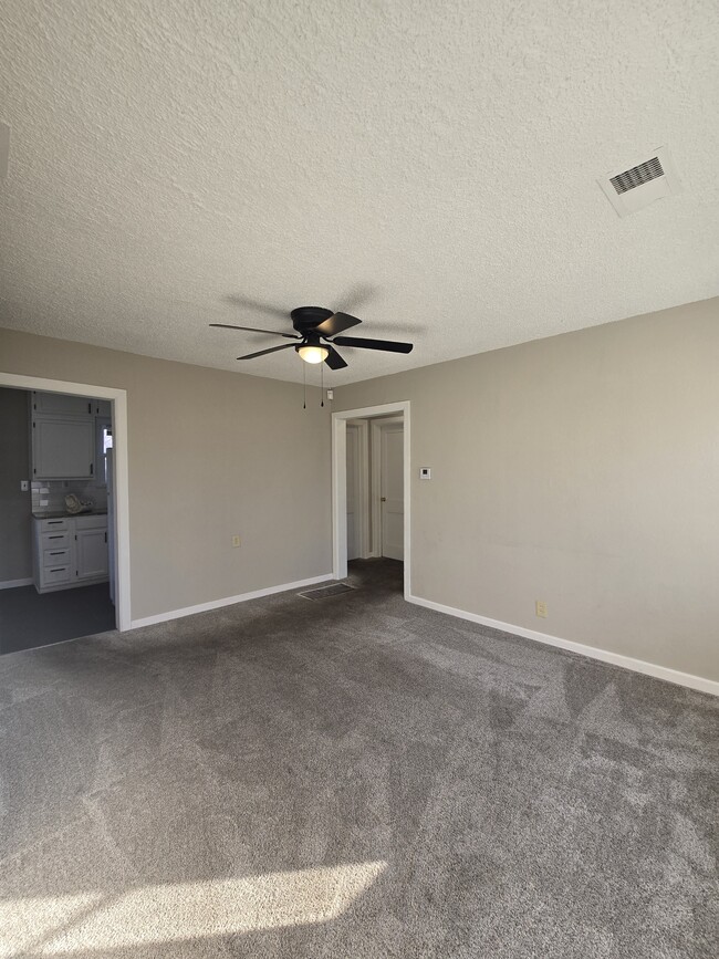 Building Photo - 1642 N Erie St