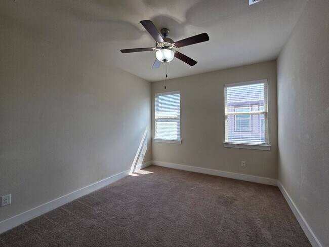 Building Photo - 727 Gristmill Dr