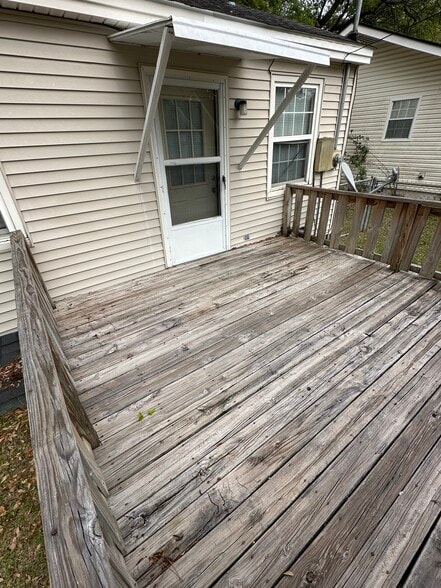 Backyard Deck - 2017 N Harding St