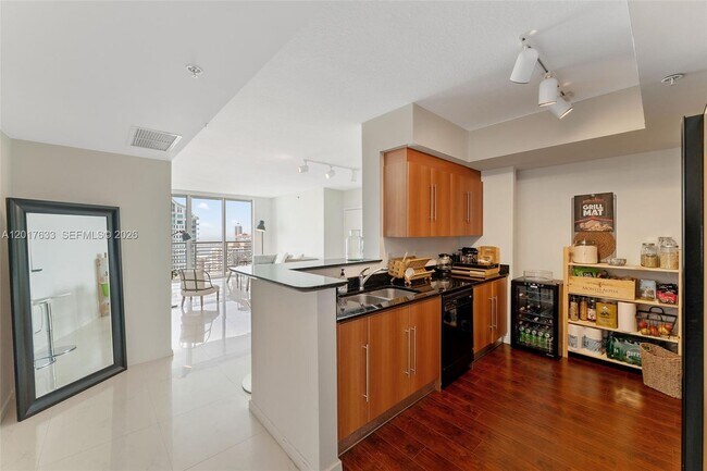 Building Photo - 335 S Biscayne Blvd