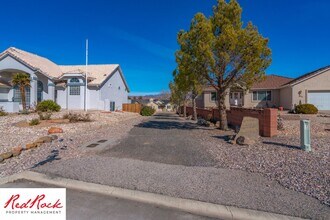 Building Photo - Spacious 3 Bedroom Single-Level Home in Bl...