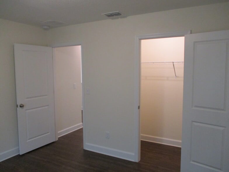 Building Photo - 10302 Watercrest Ct
