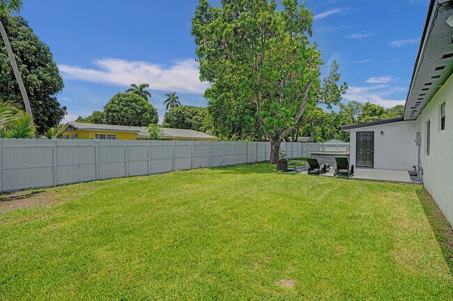 Building Photo - 18600 NW 11th Rd