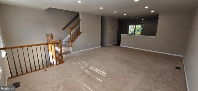 Building Photo - 8881 Goose Landing Cir