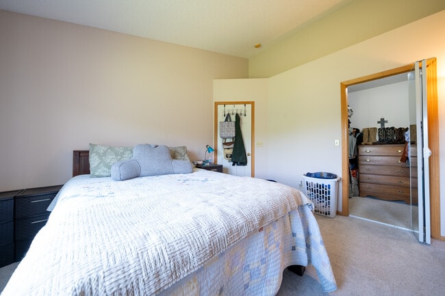 Building Photo - 8772 Coburn Ct