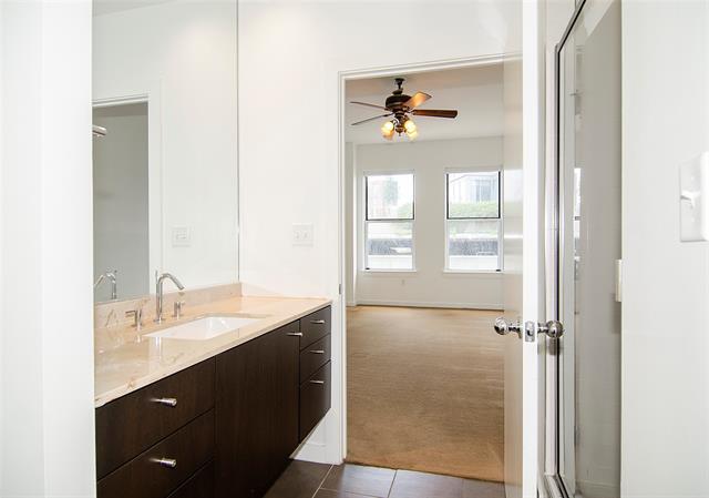 Building Photo - 2323 N Houston St