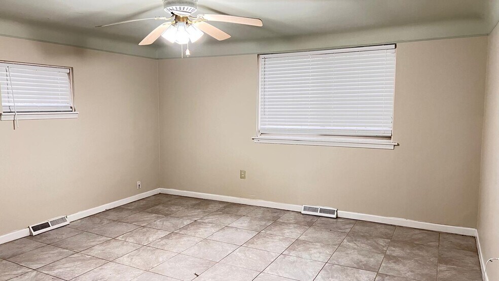 Building Photo - 25323 Orchard Lake Rd