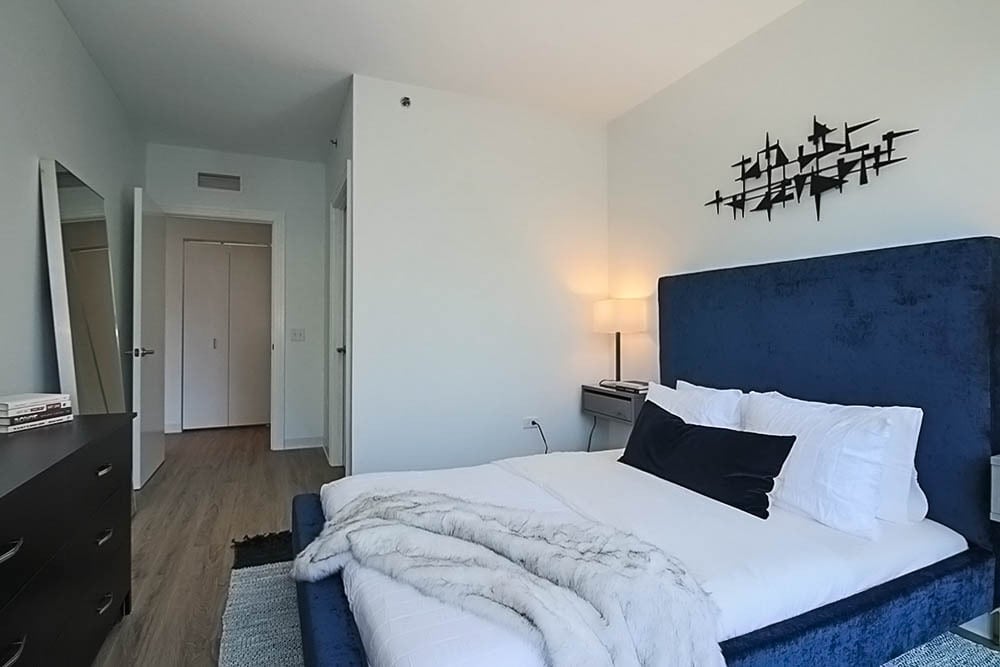 Building Photo - 856 W Van Buren St