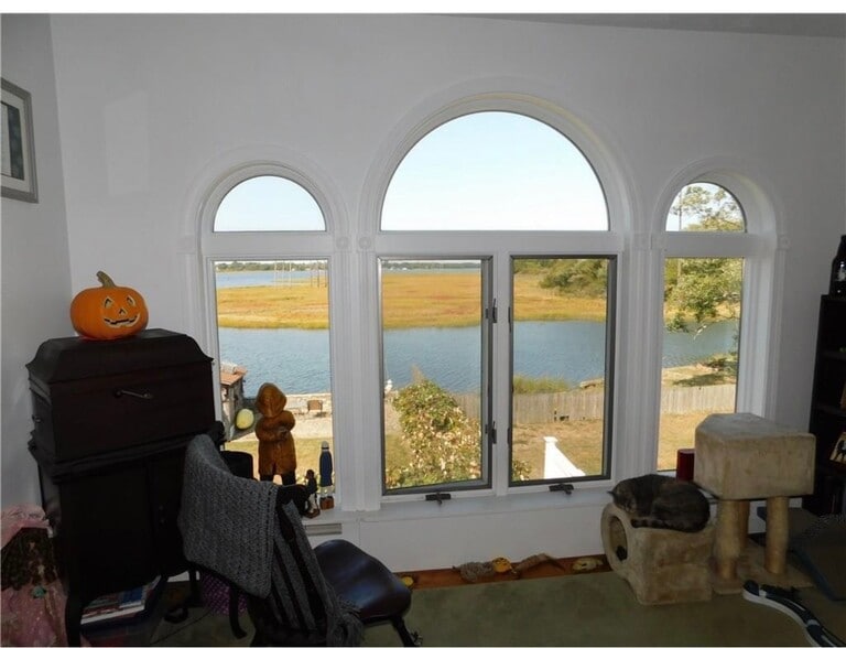 Building Photo - 242 Market St