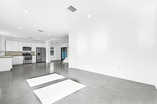 Building Photo - 18750 SW 117th Ave
