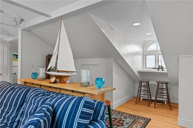 Building Photo - 718 Bellevue Ave