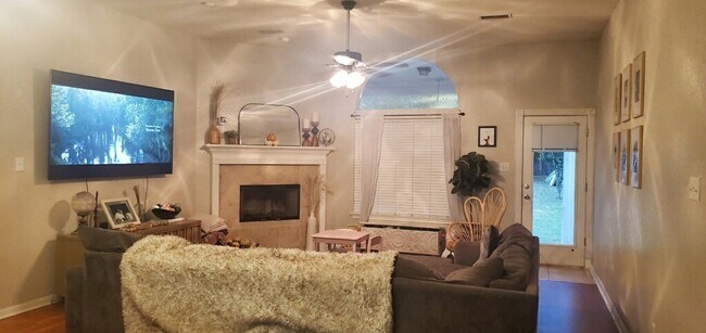 Building Photo - 254 Maple Ln