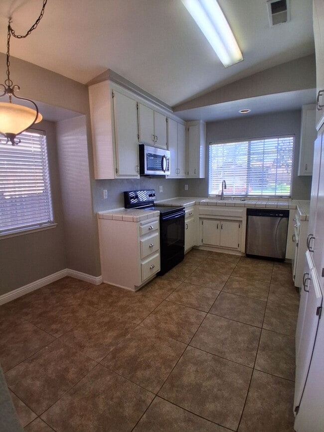 Building Photo - Beautiful Single-Story Home in Pheasant Run – Move-In Ready!