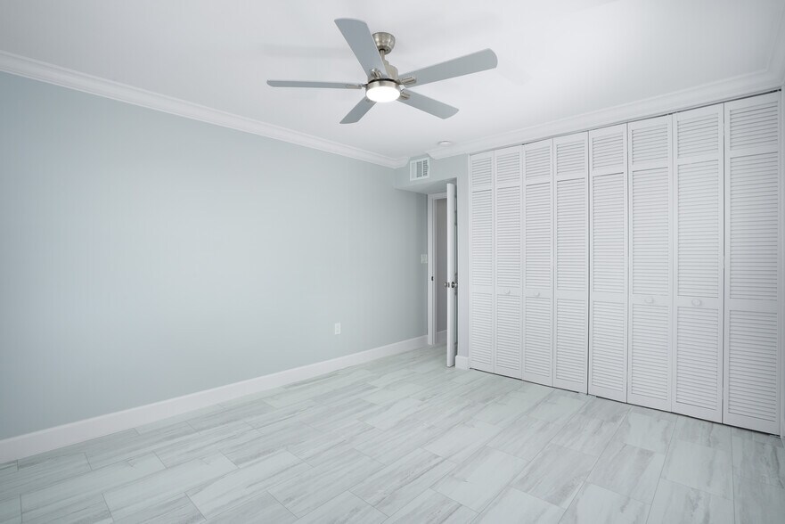 Building Photo - 1120 Little Neck Ct