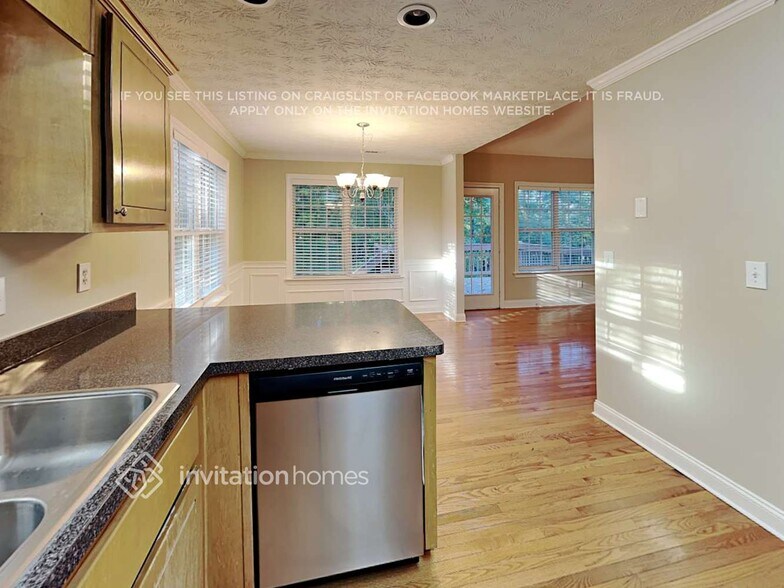 Building Photo - 2201 Snapping Shoals Rd