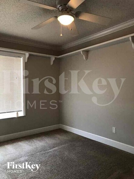 Building Photo - 17424 Kentucky Rd