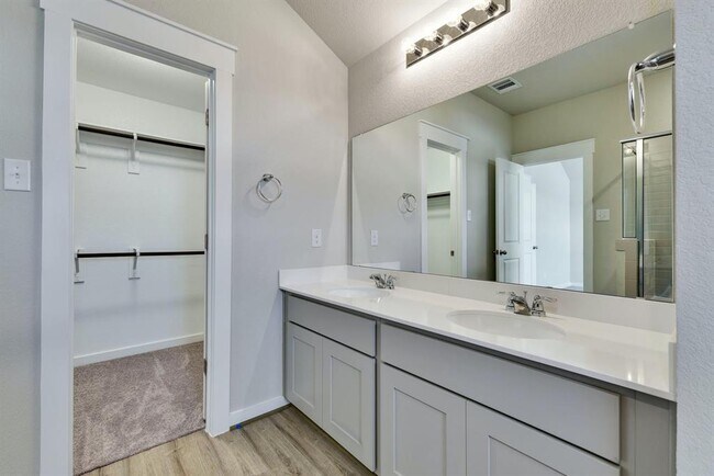 Building Photo - 603B Pearly Eye Dr