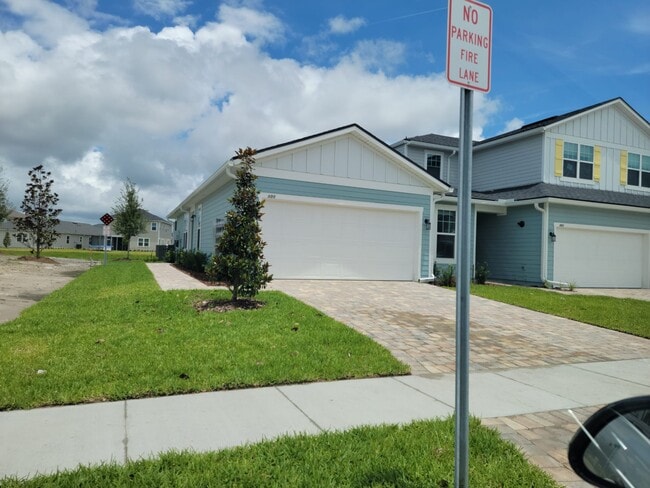 Building Photo - 808 Cherry Elm Dr