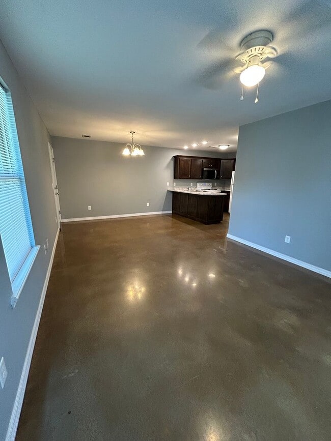 Building Photo - 117 Sequoya Dr