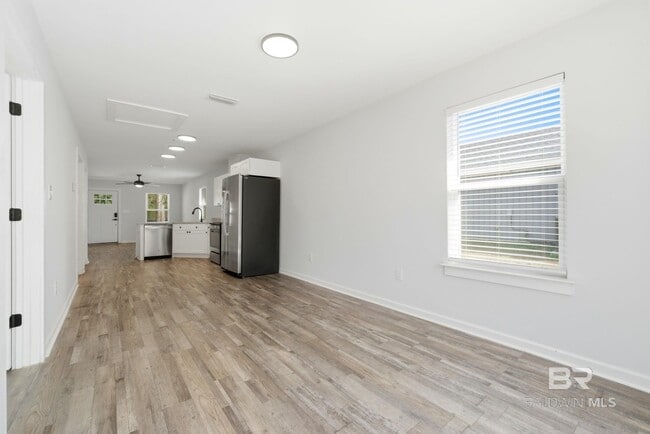 Building Photo - 22771 Racine St