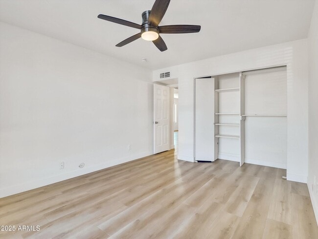 Building Photo - 429 W La Jolla Dr