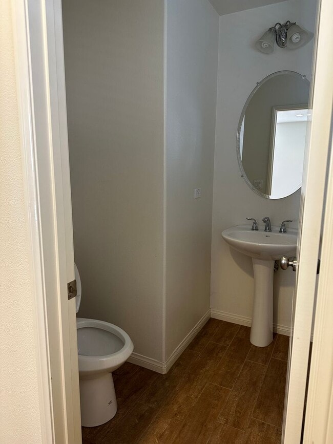 Building Photo - 3 bed  + Loft / 3.5 bath in Placentia, Ora...