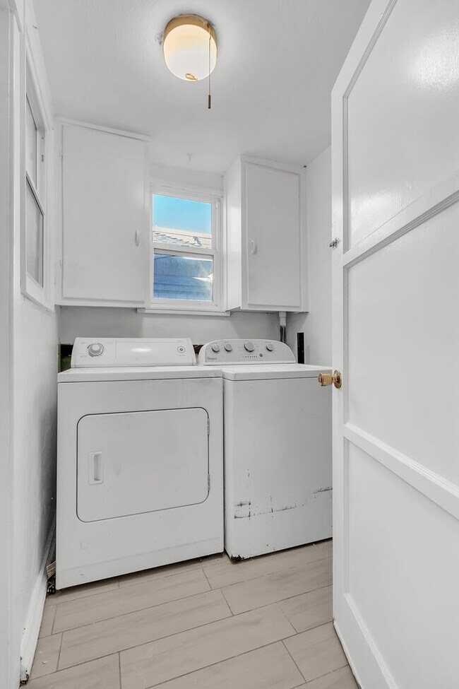 Building Photo - 16865 Bayview Dr