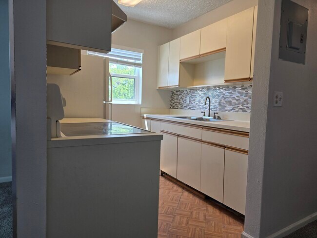 Building Photo - 3915 S Flagler Dr