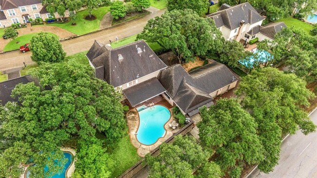 Building Photo - 15726 Walkwood Dr