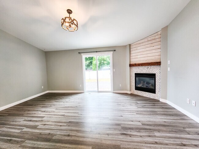 Building Photo - Arlington Rambler - 3bd/2ba