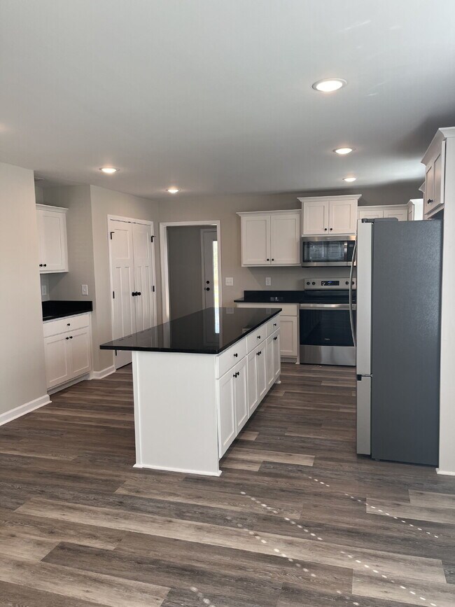 Building Photo - 109 Thacker Dr