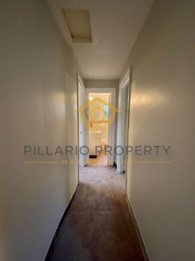 Building Photo - Spacious 3 Bedroom / 1 Bath Home Near Down...