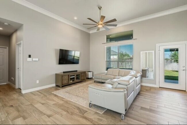 Building Photo - 406 Mountain View Dr