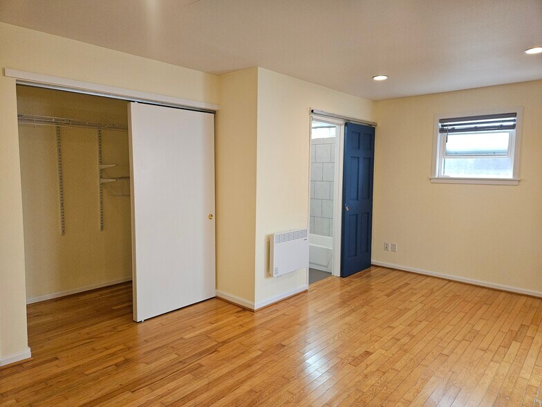 Main Bed - 1427 27th Ave