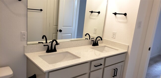 Building Photo - 10611 Hidden Rock Dr