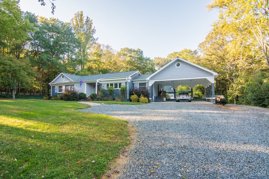 Building Photo - 1000 Jefferson Dr
